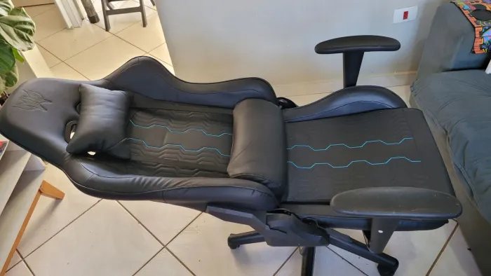 Cadeira gamer usada em estado de novo
