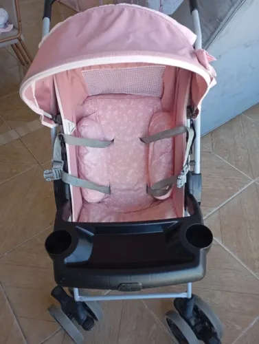 Carrinho de bebê da Tutti baby na cor rosa
