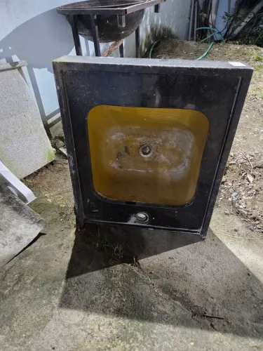 Tanque de Inox com Bancada em Granito Preto. Nunca usado 