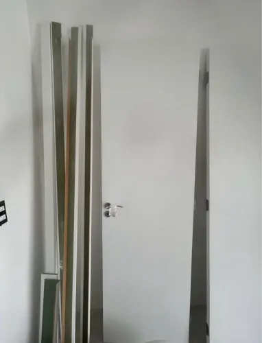 Porta pronta 62cm para banheiro acabamento acetinado