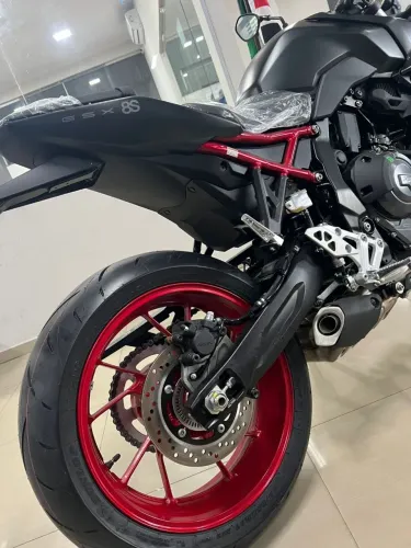 GSX -8S DISPONÍVEL COM 5 MIL DE ENTRADA