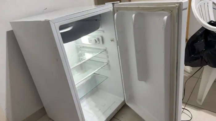 Frigobar usado, conservado. Tudo funcionando perfeitamente