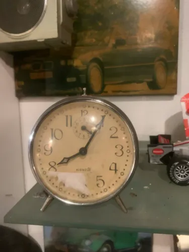despertador vintage da marca alemã Kienzle,