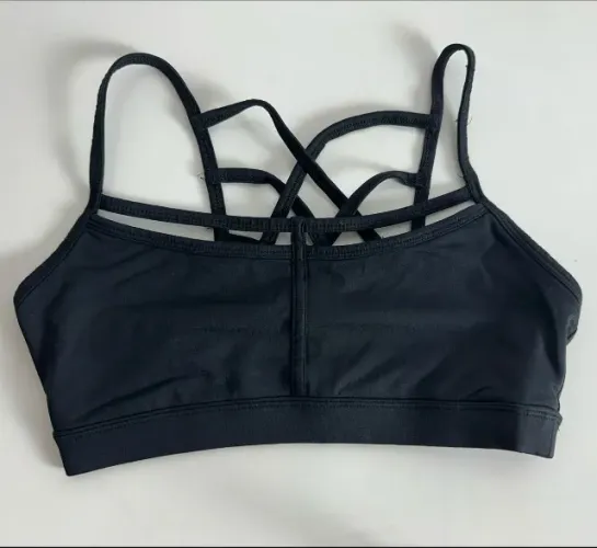 top preto com transado nas costas