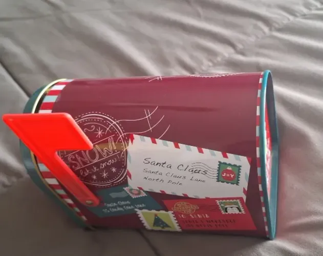 Caixa de Correio em Lata "North Pole Post" e Papai Noel