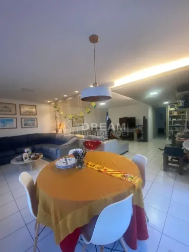 Imóvel para venda possui 346 metros quadrados com 4 quartos em Encruzilhada - Recife - PE