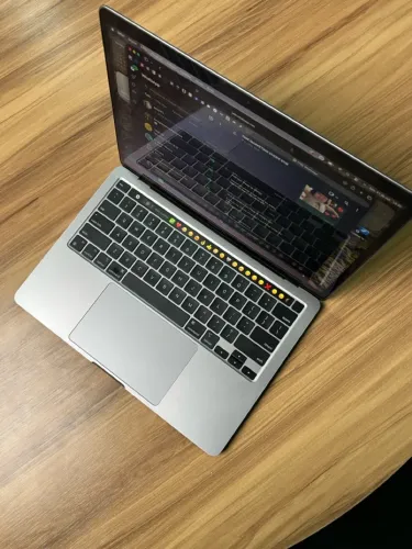Mackbook Pro M2 8gb ram 256