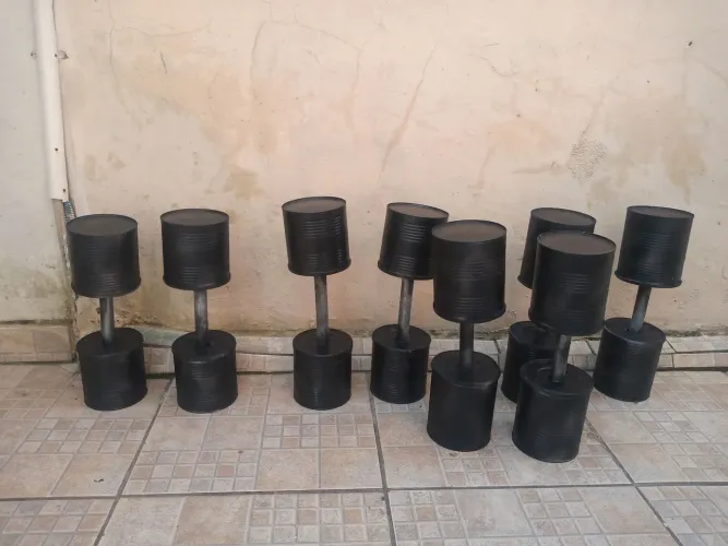 Halteres caseiro em concreto revestido ótimos p/ exercícios físicos 50 reais o par