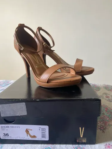 Sandália Vizzano 36 - NOVA