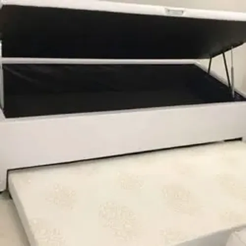 Box com Auxiliar com espuma D33 + Bau Solteirao conforto e economia de espaço pra você! 