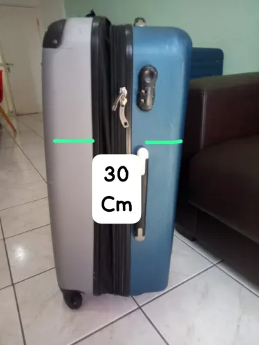 Mala grande, francesa, mais peças de reposição. Oportunidade para quem conserta! No estado