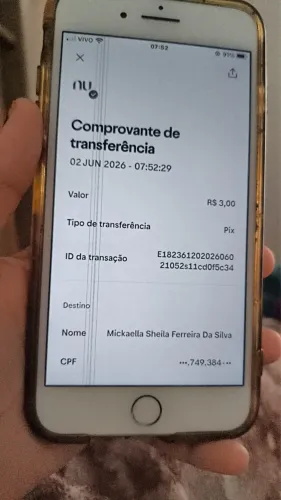 Vendo um iPhone 8 com capinha e carregador