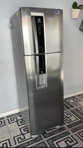 Vendo geladeira Electrolux inox 402 litros froost free