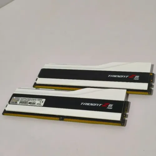 KIT MEMÓRIA RAM GAMER G.SKILL TRIDENT Z5 RGB 32GB DDR5 6400Mhz, 2X16GB, BRANCA
