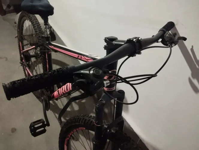 Bicicleta Dropp rosa com preto