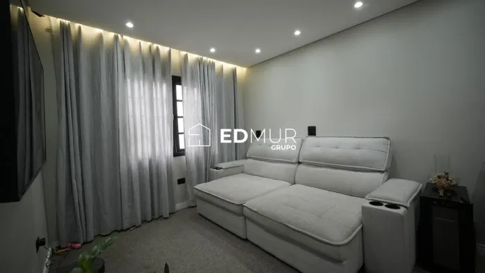 SOBRADO para VENDA com 180m² no bairro Vila Linda com 3 quartos e 2 vagas. Santo André, SP