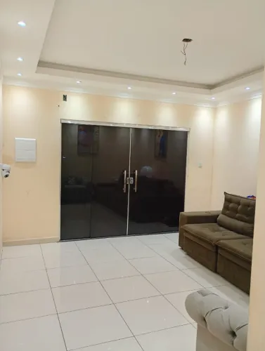 Prédio misto - ponto comercial e apto com três dormitórios - avenida Silves