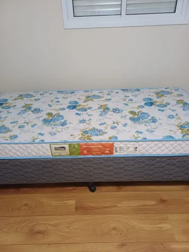 Cama Box solteiro + Colchão para até 60 kg,Excelente estado