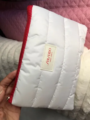 Necesser Shiseido Puffer <br><br>*Necesseire Shiseido Puffer.*