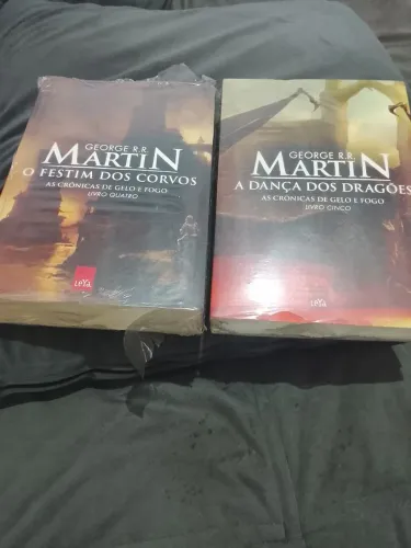 Livros 4 e 5 de Game of Thrones em excelente estado - apenas para retirada no local