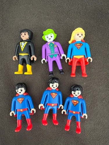 Bonecos Playmobil Kinderovo coleção DC ac/ troca mera ou aquaman