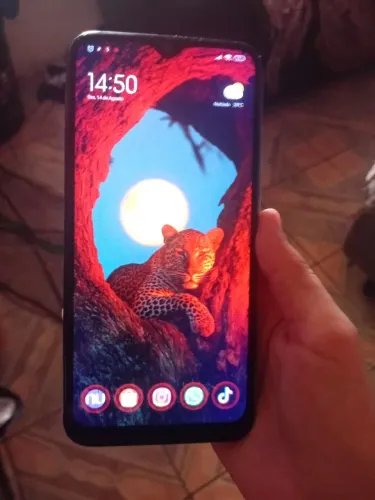 Celular barato sair logo