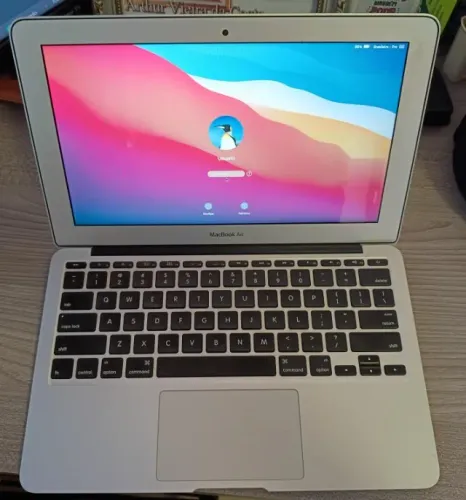 Vendo Mackbook 2013, Bem estado, tela de 11, 2 sistemas, Mac e Windows.