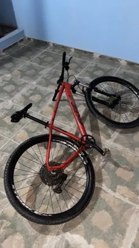 Bicicleta akron rover + sapatilha, capacete e pneu (Vitória Barzo)