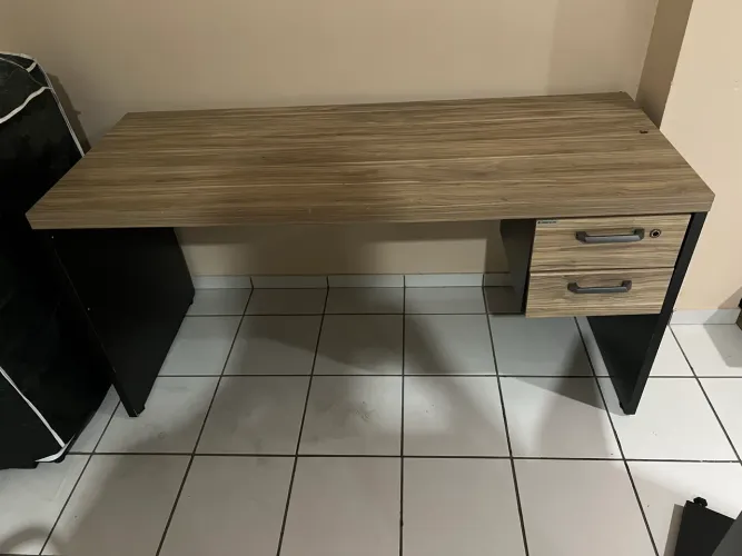 Mesa escritório em L