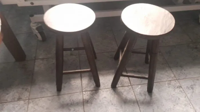 2 Banquetas médias