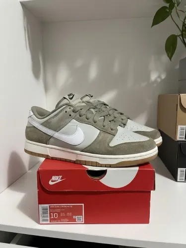 Nike Dunk Low Retro SE (Honeydew / Oil Green)