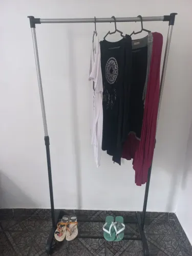 ARARA DE ROUPAS COM SAPATEIRA DESMONTÁVEL