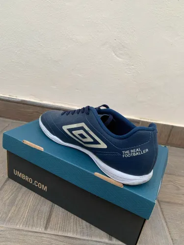 Chuteira umbro futsal 40 - nova