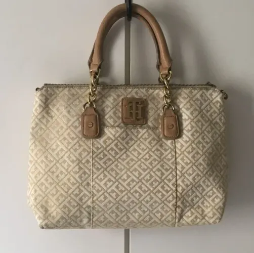 BOLSA TOMMY HILFIGER FERRAGENS DOURADA  COURO E TECIDO
