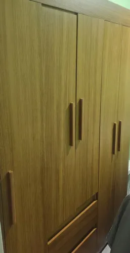 Vendo guarda-roupas de 6 portas, seminovo, em excelente estado de conservação.