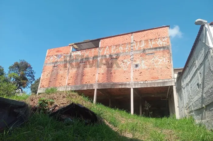 Excelente Oportunidade de Investimento: Terreno com Acesso Duplo no Butantã