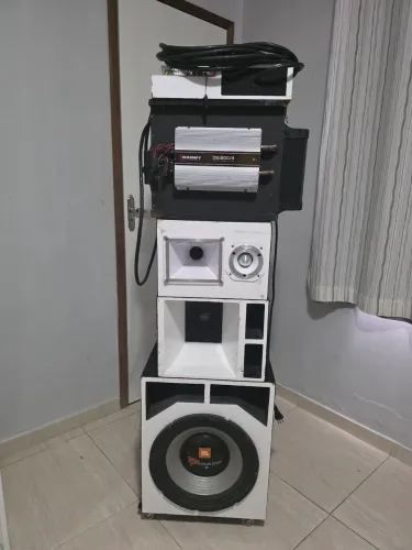 Som triwei com mesa de efeito