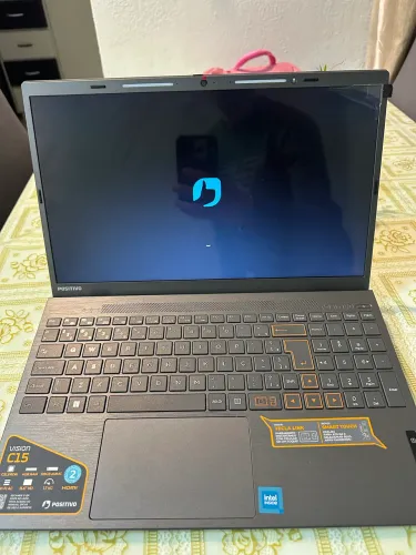 Vendo notebook positivo, muito novo.