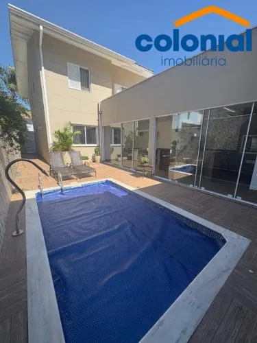 LINDA CASA COM 03 QUARTOS/01 SUÍTE E PISCINA NO CONDOMÍNIO CHÁCARA DAS PALMEIRAS IMPERIAIS