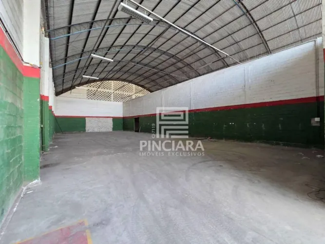 Galpão de 1.300 m² no Arsenal, São Gonçalo/RJ - Alugue por R$ 20.000/mês + taxas