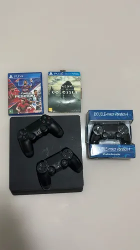 PlayStation 4 | 1TB + 3 controles + 2 jogos + cabos de conexão
