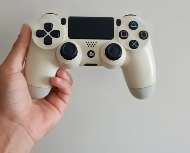 Controle PS4 Original Glacier White
