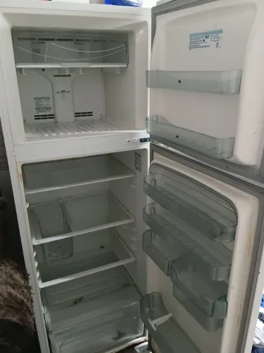 VENDO GELADEIRA E SOFA 