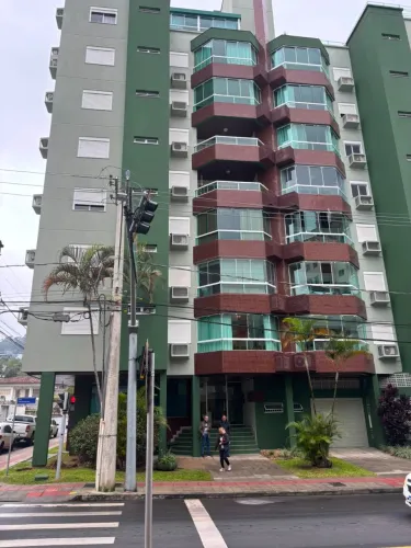 Apartamento (Alto Padrão), com 3 quartos e 1 banheiros à Venda, 110 m² em Criciúma/SC