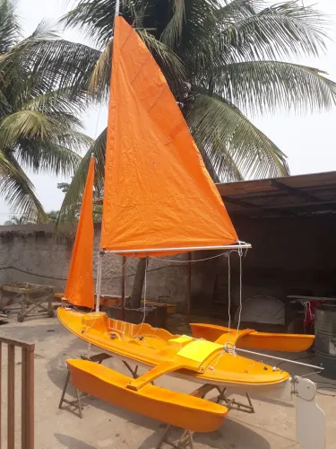 Caiaque a vela Trimaran