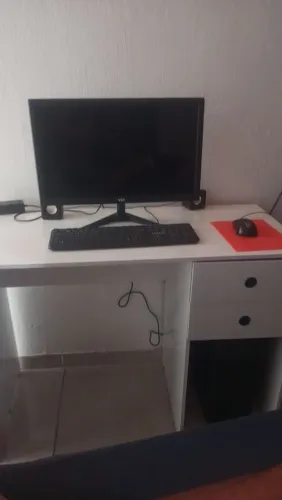 Vendo computador e Escrivaninha novo apenas 6 meses de uso