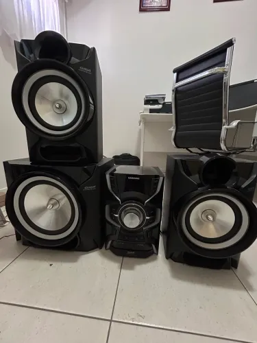 Mini System Samsung Giga Sound Blast com Subwoofer - Som Forte e Graves Potentes
