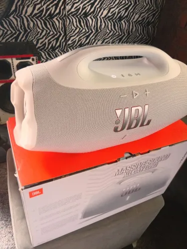 Vendo essa Linda Caixa de Som JBL Boombox 4, Com Nota Fiscal, apenas 2 dias de uso