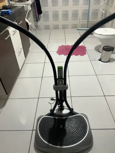 PLATAFORMA VIBRATÓRIA PRO-FORM - ÓTIMO ESTADO, funcionando perfeitamente