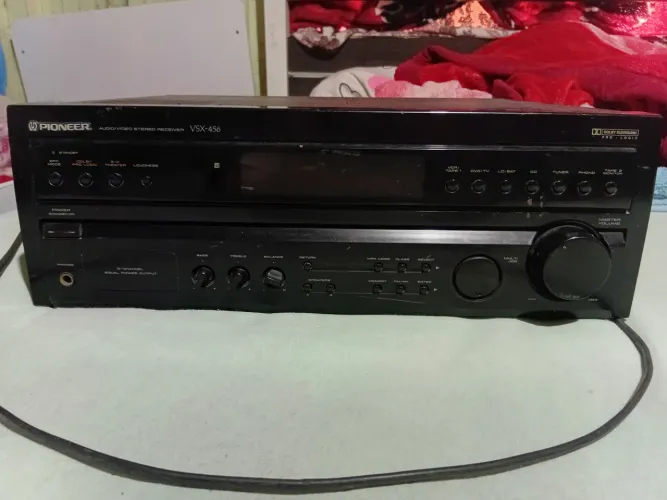 Vendo este reciver pioneer só fica no Led vermelho  como esta nas fotos  leia a descrição